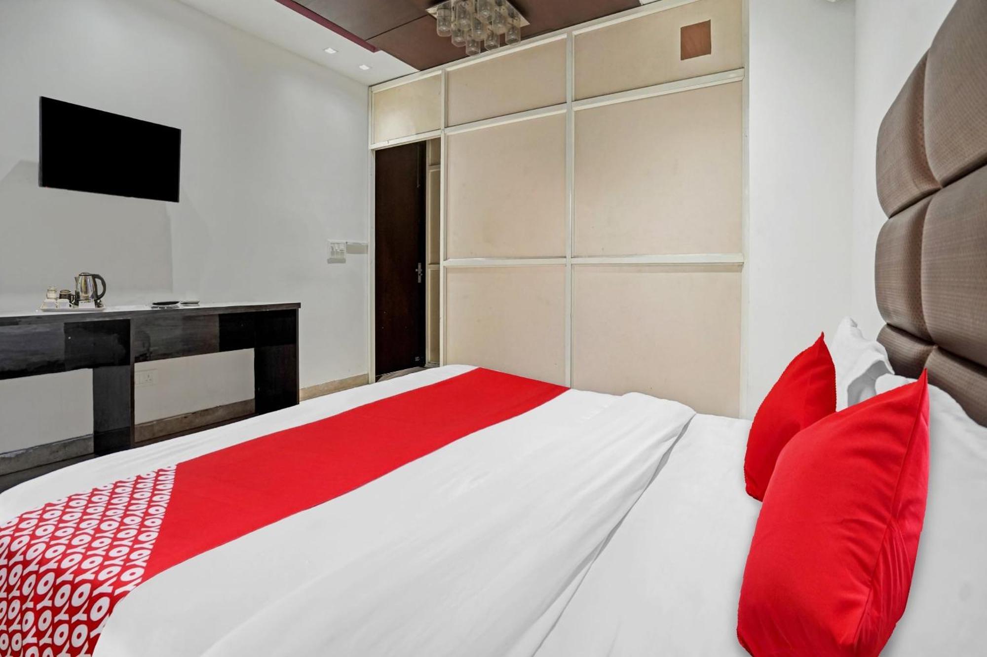 Hotel O South Galaxy Új-Delhi Kültér fotó