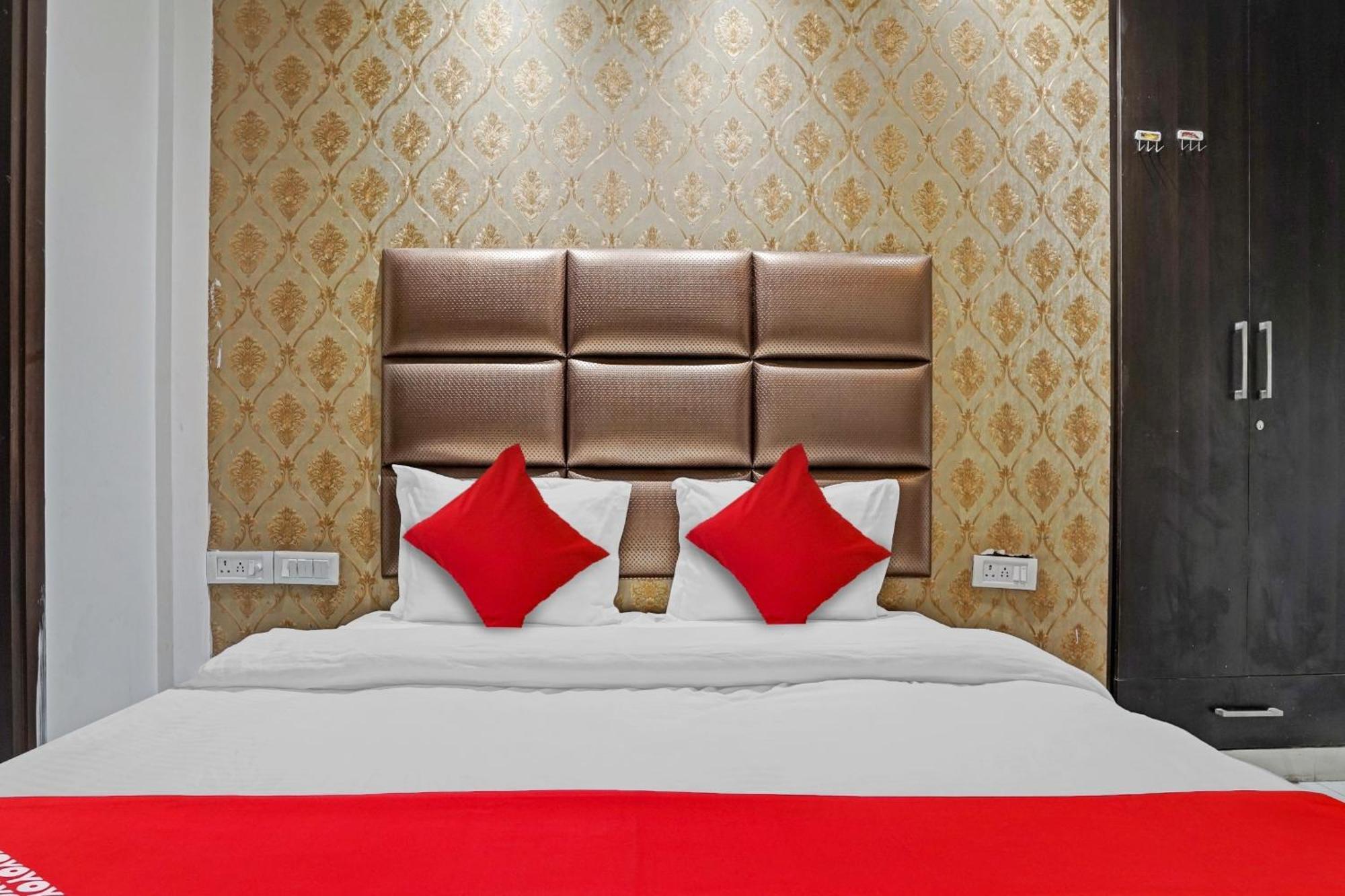 Hotel O South Galaxy Új-Delhi Kültér fotó